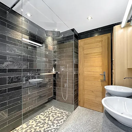Snowstar-next To Lift And Golf-crans Montana Daire *